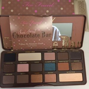 Too faced -semi chocolate bar
