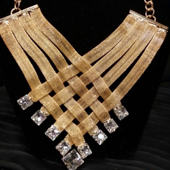 Gold Tone 2 pc necklace  set