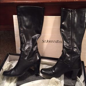 Ladies Size 7 Black Boots