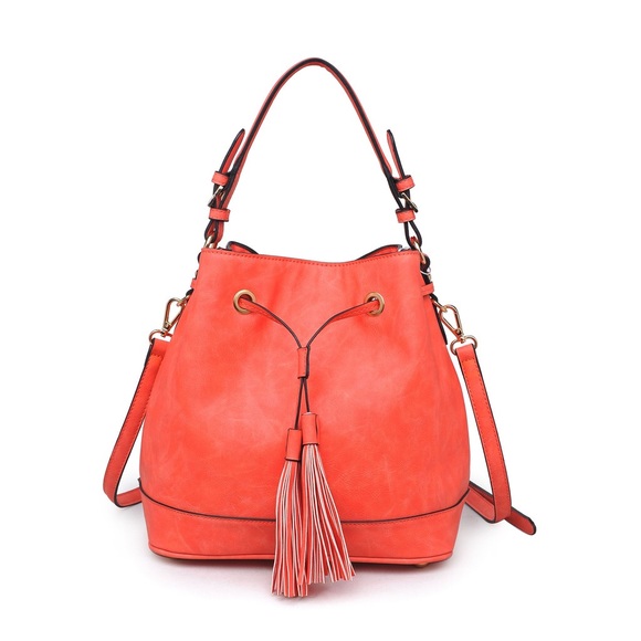 TASSEL BUCKET BAG
