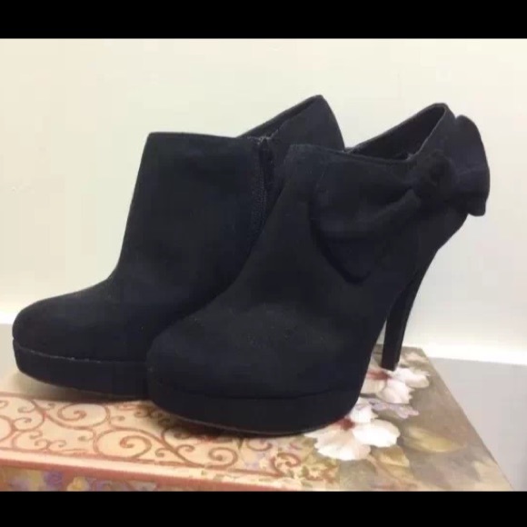 Black Suede Ankle Boot Booties / 8.5