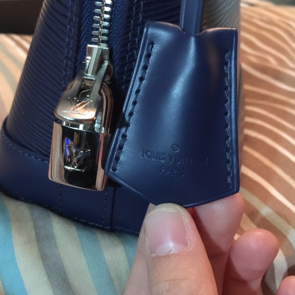 Authentic Alma BB Epi Leather in Indigo - Picture 3 of 4
