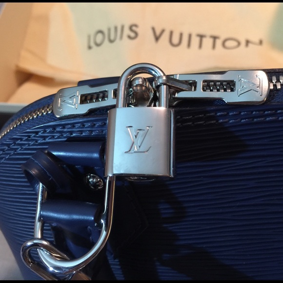 Authentic Alma BB Epi Leather in Indigo - Picture 4 of 4