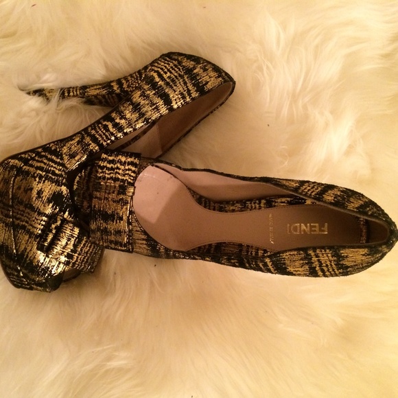 FENDI Shoes - Gold & Black Beautiful Fendi platform pumps