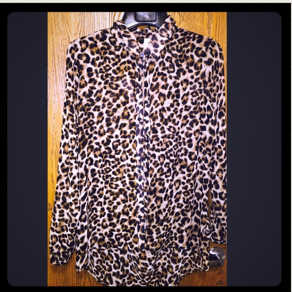 SOLD 🚫Cheetah Print Button Down W/Cutout
