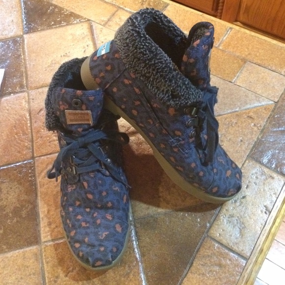 ⚡️⚡️FLASH SALE ⚡️⚡️size  8 Toms❤️