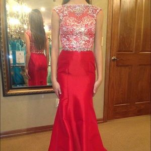 PROM DRESS/BALL GOWN
