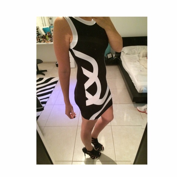 SALE ๐ Black & White Sexy Dress - Picture 3 of 4