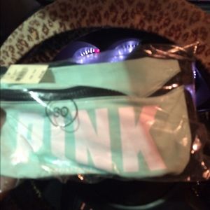 Vs pink fanny pack and matching sunglasses 💕
