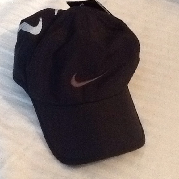 Nike dri-fit featherlight black tennis hat. NWT