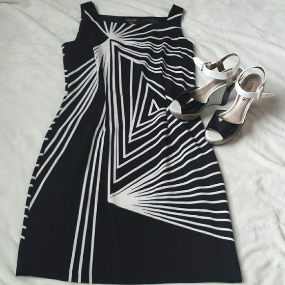 💚💕NWOT Black & White Midi Dress
