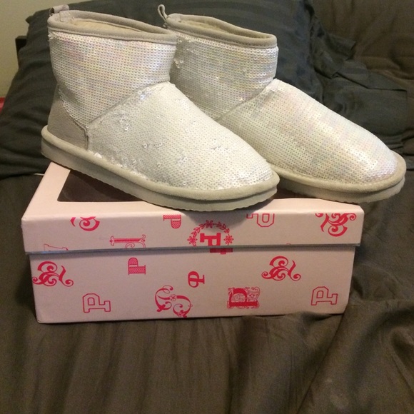 Victoria secret boot (need gone)