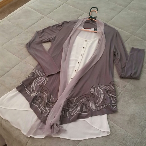 Sleeveless blouse long, with shell