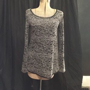 Very stylish long sleeve shirt.