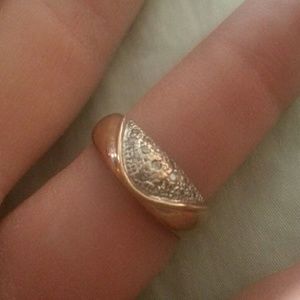 On hold Beverly!!! 10 kt gold ring with diamonds