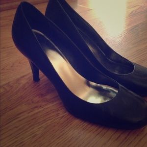 Black 2 inch pumps