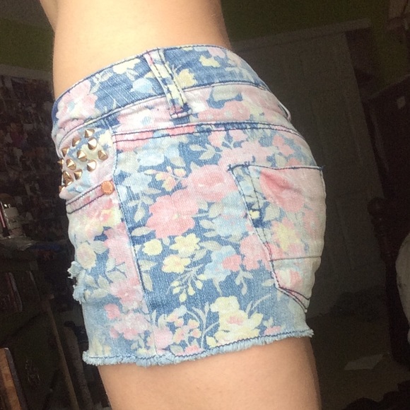 patterned shorts - Picture 4 of 4