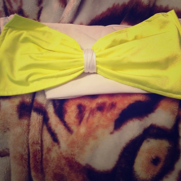 Yellow strapless bikini top