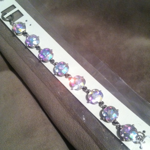 💜Iridescent Crystals Bracelet - Picture 4 of 4