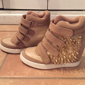 Sneaker wedges