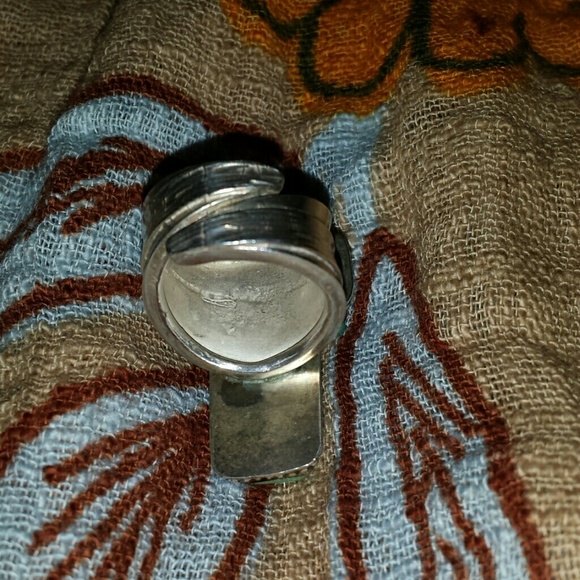 Stearling and turquoise statement ring - Picture 3 of 4