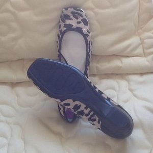 Bandolino leopard print flats