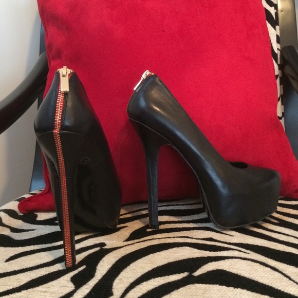 Never worn black heels