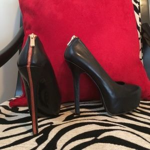 Never worn black heels