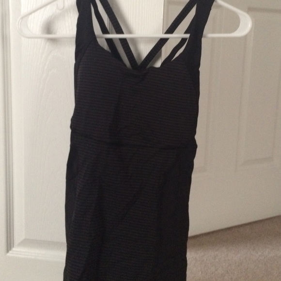 ON HOLD  lululenon tanks bundle