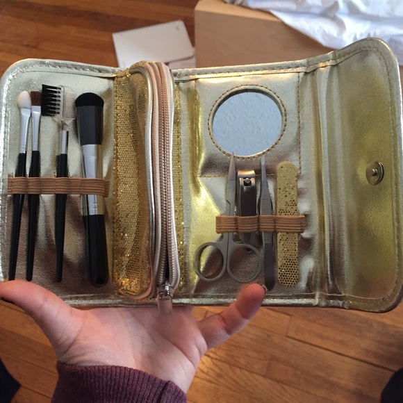 Small Make Up Essentials Kit