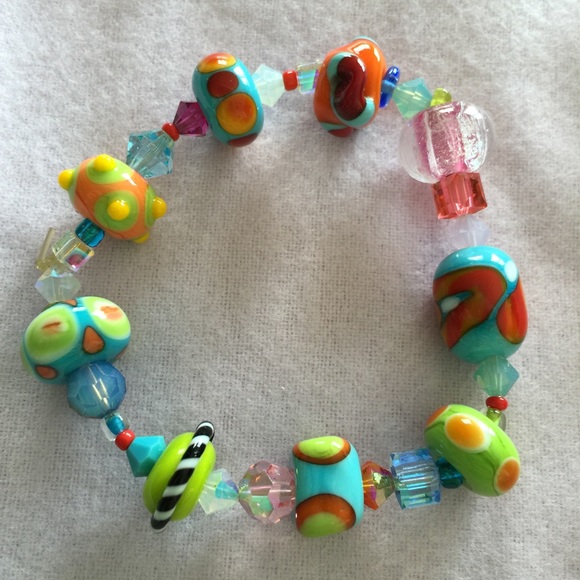 Gorgeous bracelet with glass lamp work beads