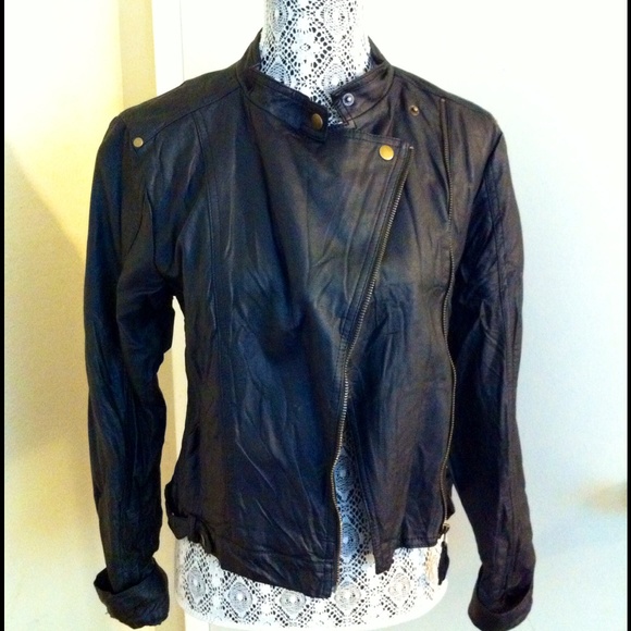 All black 3 way pleather jacket.