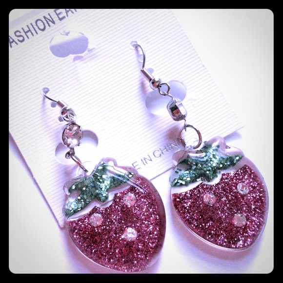 Strawberry earrings! 🍓