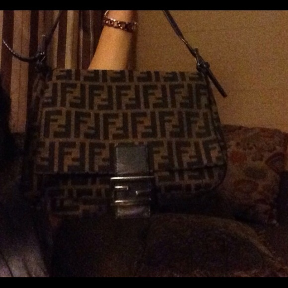 FENDI PURSE AUTHENTIC ✨