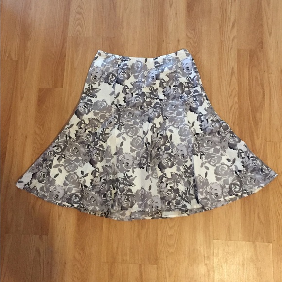 White House Black Market floral print skirt - S