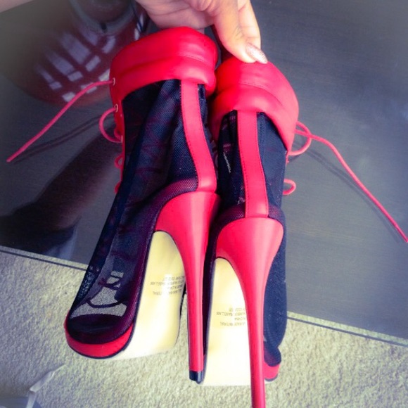 Sexy Red Net Lace Booties - Picture 2 of 3
