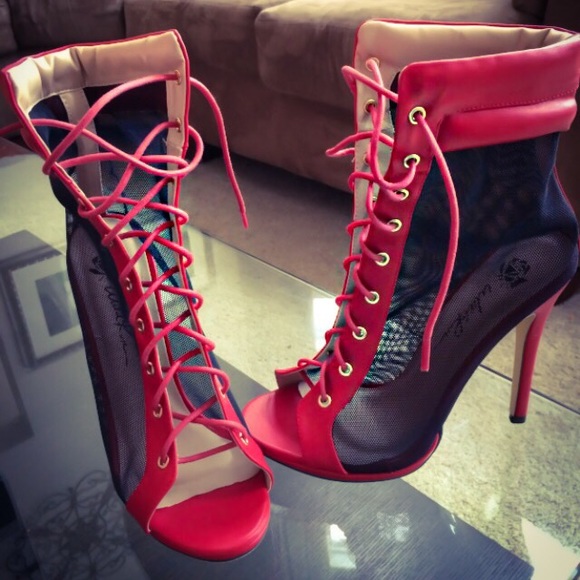 Sexy Red Net Lace Booties - Picture 3 of 3