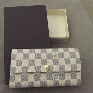 Lv like wallet!!