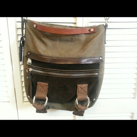 Fossil shoulder purse very sturdy and strong