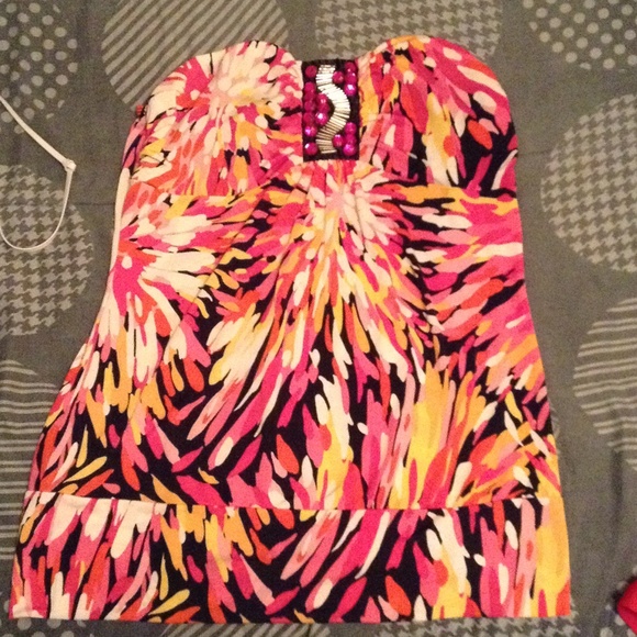 Pretty strapless shirt.