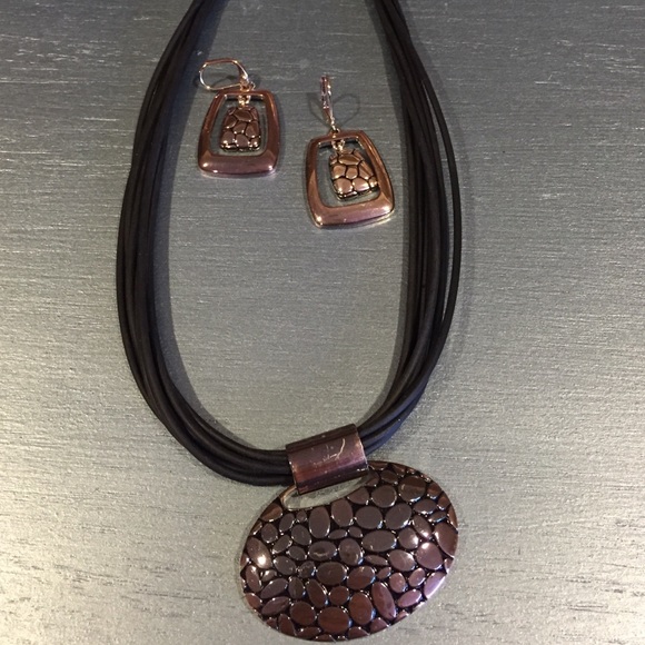 Medallion choker necklace - Picture 3 of 4