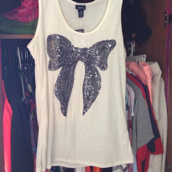 Cream tank top with bow