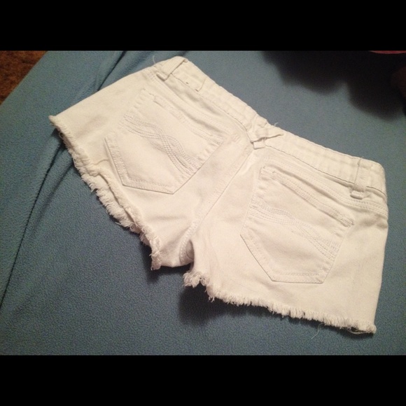 Shorts - Picture 2 of 4