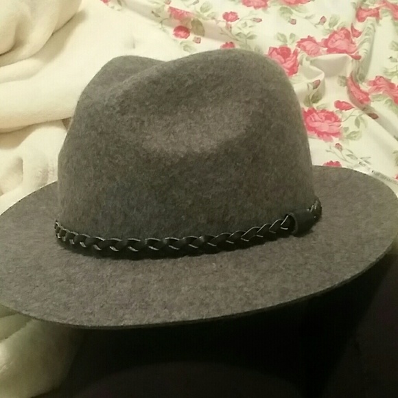 *SOLD* Wide wool hat.