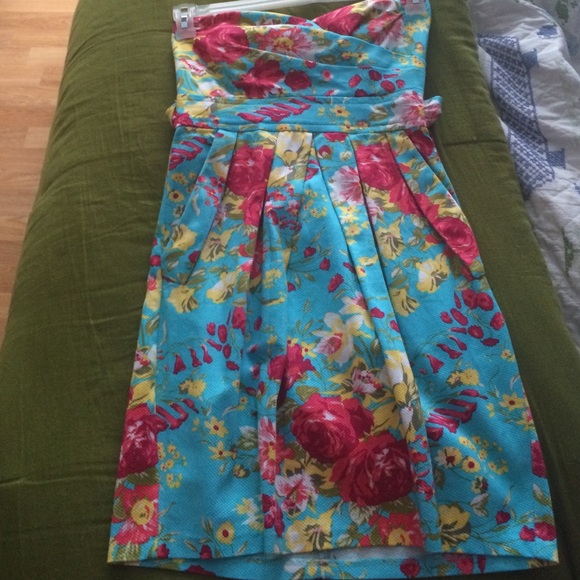 Dillards floral dress size 3