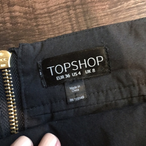 NWOT Topshop mini skirt. Very unique - Picture 3 of 4