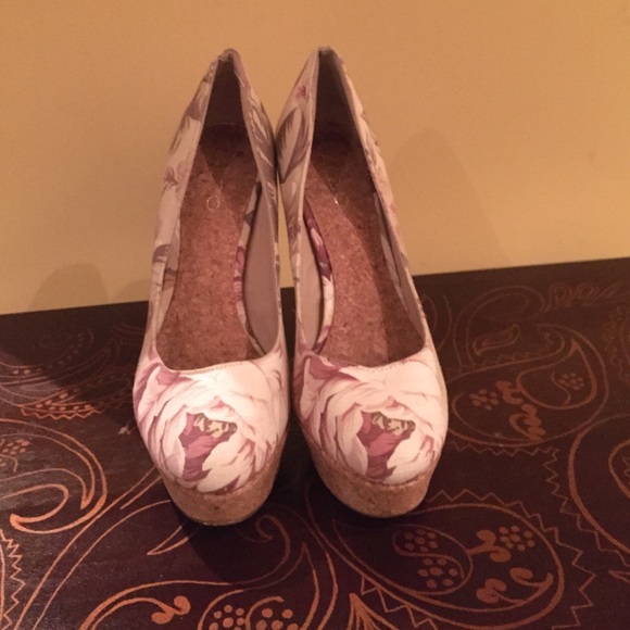 Floral pumps - Picture 2 of 3