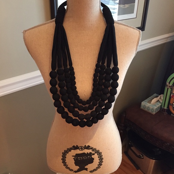 BLACK BEAD NECKLACE