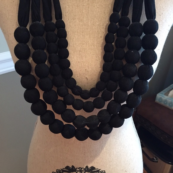 BLACK BEAD NECKLACE - Picture 2 of 4