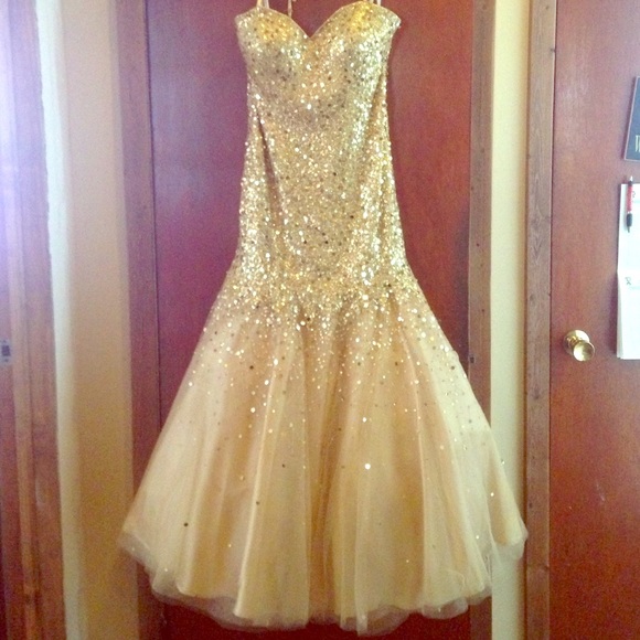 Dresses & Skirts - Sequin gold prom dress. Worn once. Size:14